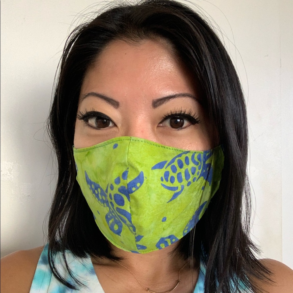 Women’s Hawaiian Turtle Print Face Mask 🐢 - Picture 4 of 4